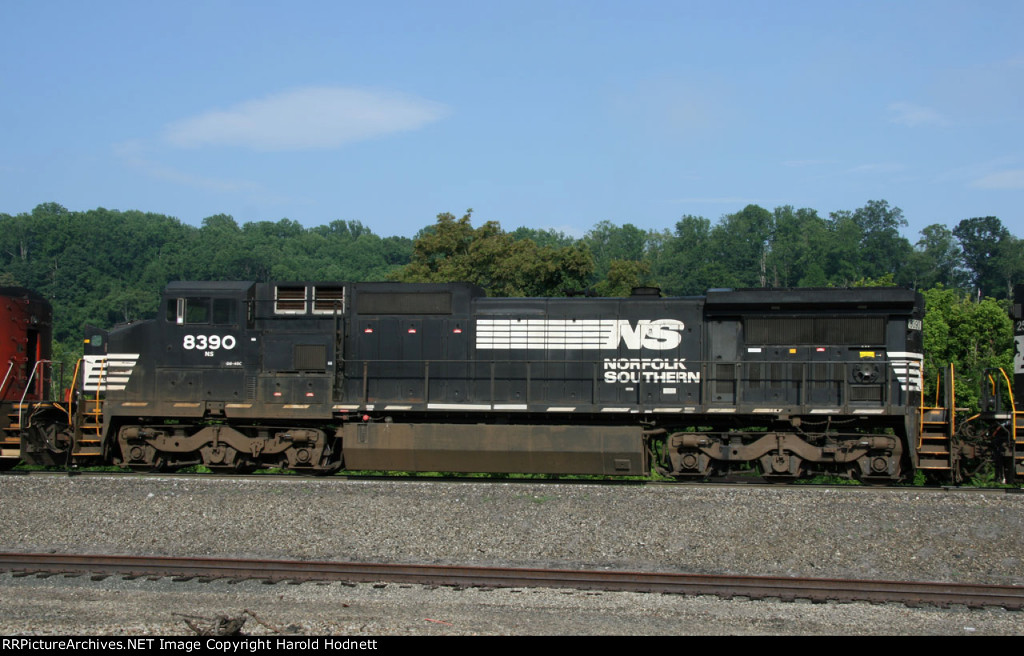 NS 8390